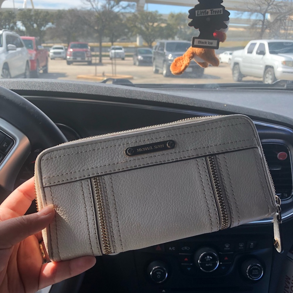 Michael kors wallet